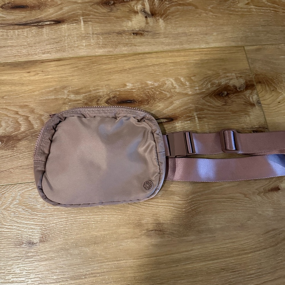 GAIAM Mauve Belt Bag